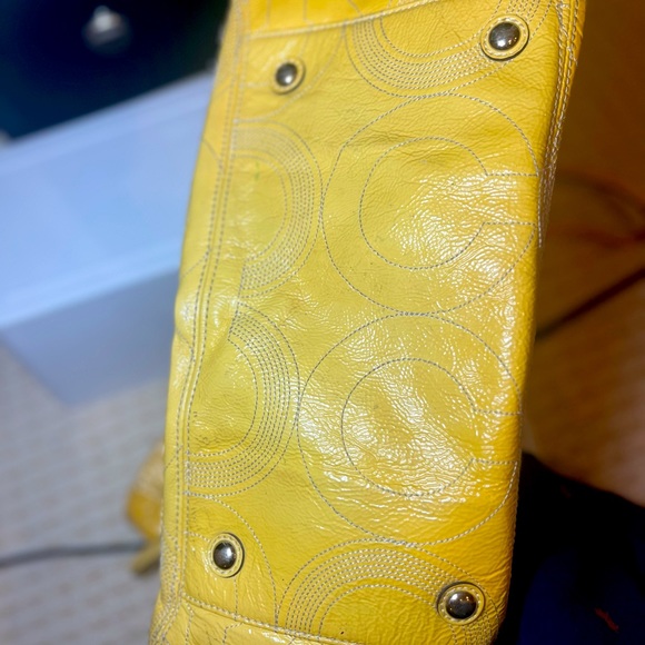 Y2k Coach Large Yellow Patent Leather Bag - Picture 4 of 10